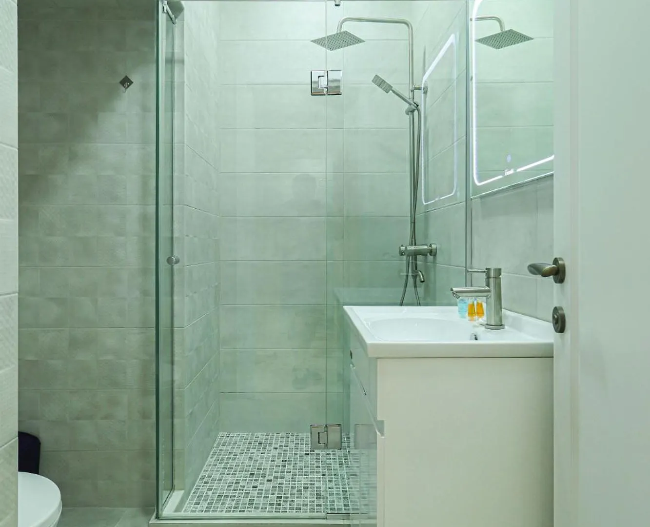 City Center 1Br Apt Comfort & Style - By Wehost Tbilisi Lägenhet