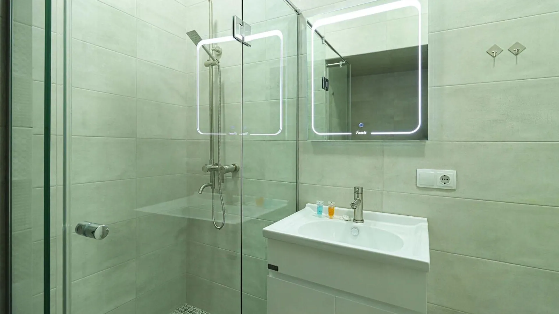 City Center 1Br Apt Comfort & Style - By Wehost Tbilisi Georgien